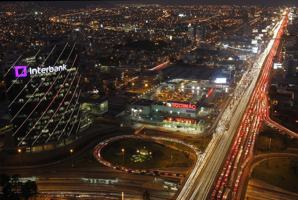 The Javier Prado avenue, one of Lima's most important arteries, is seen from the top of a building, December 19, 2013. REUTERS/Enrique Castro-Mendivil (PERU - Tags: SOCIETY CITYSCAPE) - RTX16P4K