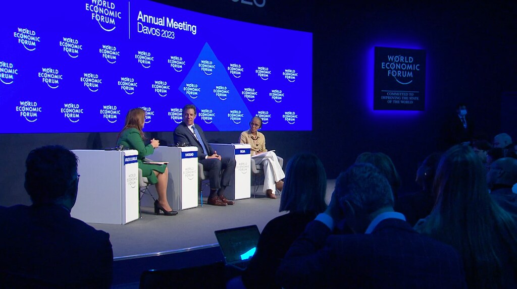 De izquierda a derecha: Marisol Argueta de Barillas, del FEM, con Fernando Haddad (centro) y Marina Silva (derecha)