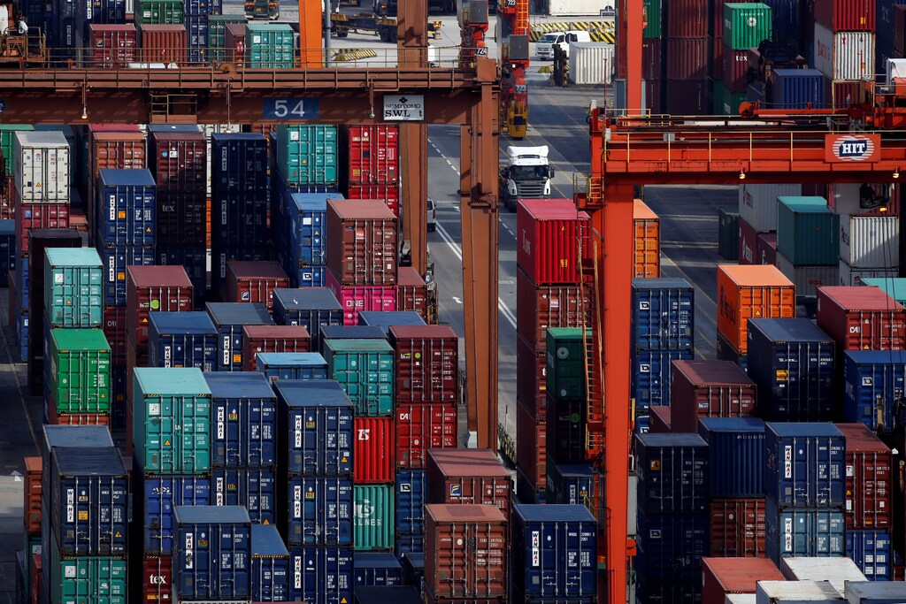 A general view of Kwai Tsing Container Terminals for transporting shipping containers in Hong Kong, China July 25, 2018. REUTERS/Bobby Yip - RC17846E68A0