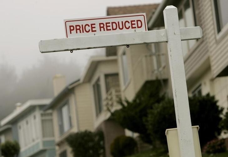A sign advertising a home for sale at a reduced price is shown in Pacifica, California December 31, 2008. House prices in the area dropped again in October, local media reported on Tuesday. REUTERS/Robert Galbraith (UNITED STATES)
