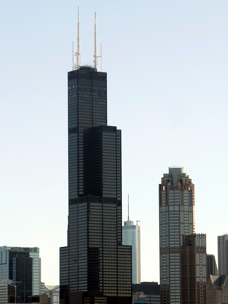 FILE PHOTO - The newly named Willis Tower is seen in the skyline of Chicago, Illinois July 16, 2009. REUTERS/Frank Polich/File Photo - RTX2Z90D