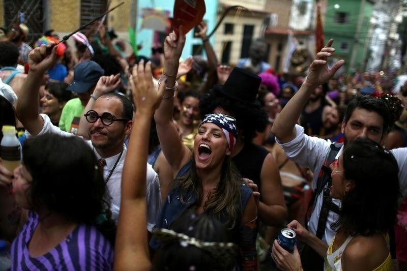 Revellers take part in the annual block party Cordao de Prata Preta during carnival festivities in Rio Janeiro, Brazil February 25, 2017. REUTERS/Pilar Olivares - RC1E0DEA6E30