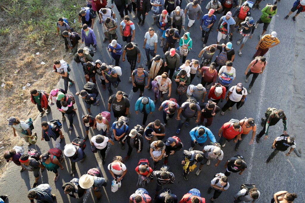 Migrants, mainly from Central America and marching in a caravan, walk on a road on the outskirts of Ciudad Hidalgo, Chiapas, Mexico January 23, 2020.