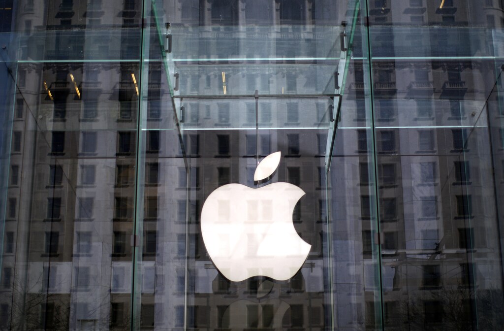 The Apple logo hangs inside the glass entrance to the Apple Store on 5th Avenue in New York City, April 4, 2013. REUTERS/Mike Segar (UNTIED STATES - Tags: BUSINESS SCIENCE TECHNOLOGY TELECOMS) - GM1E9450BQI01