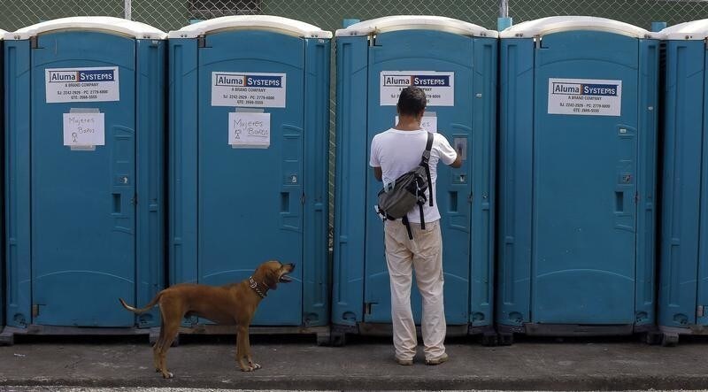 A health worker labels portable restrooms at a temporary shelter for Cuban migrants in the town of La Cruz near the border between Costa Rica and Nicaragua, November 18, 2015.Costa Rica proposed a "humanitarian corridor" for Cuban migrants transiting Central America on their way to the United States. Some 2,000 Cuban migrants are at the northern border with Nicaragua, and some 300 Cubans are expected to arrive at Costa Rica's southern border with Panama every day. REUTERS/Juan Carlos Ulate - GF20000064997