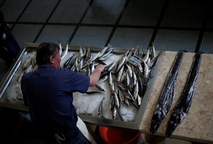 A fishmonger orders fish at Lavradores market in Funchal, Portugal April 1, 2017. REUTERS/Rafael Marchante