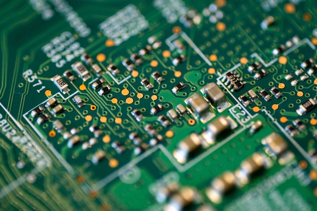 electronic flexible semiconducting transistor circuit board power renewable solar iot material graphene film stretchy