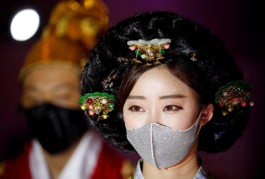Models present creations during a fashion show, wearing masks as a measure to avoid the spread of the coronavirus disease (COVID-19), in Seoul, South Korea July 24, 2020. REUTERS/Kim Hong-Ji TPX IMAGES OF THE DAY - RC2KZH9NYDUZ
