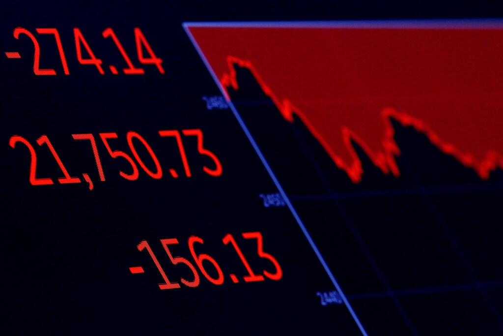 A screen displays the Dow Jones Industrial Average after the closing bell on the floor of the New York Stock Exchange (NYSE) in New York, U.S., August 17, 2017. REUTERS/Brendan McDermid - RC175A012200