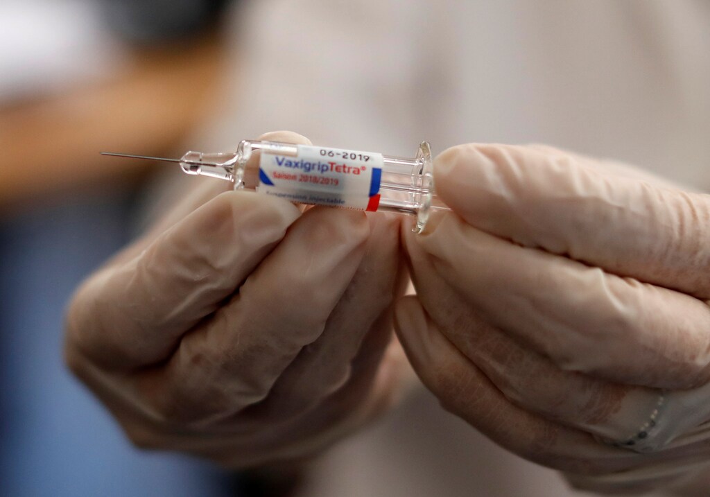 A doctor holds a syringe as part of the start of the seasonal influenza vaccination campaign in Nice, France October 24, 2018. REUTERS/Eric Gaillard - RC1B2000E080