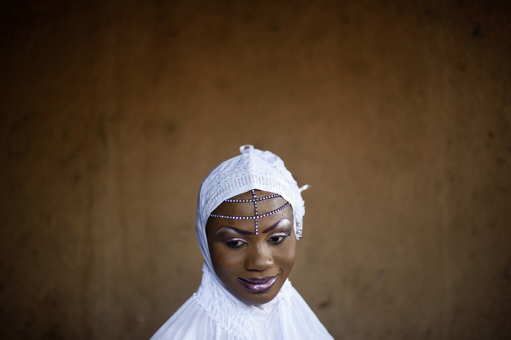 A woman stands as she attends the celebrations before her wedding in the district of Djicoroni, Bamako, April 24, 2014. Picture taken April 24, 2014. REUTERS/Juan Medina (MALI - Tags: SOCIETY) - GM1EB1E1U2F01