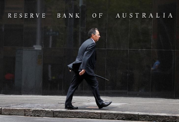 A businessman walks past the Reserve Bank of Australia in Sydney February 4, 2014.