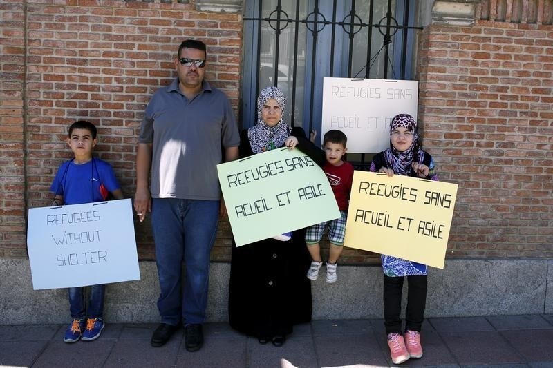 A Syrian family take part in a protest in Madrid, Spain, July 21, 2015. The European Union failed on Monday to agree on how to spread 40,000 asylum seekers in Greece and Italy among its members over the next two years, postponing the decision until the end of the year. REUTERS/Juan Medina ATTENTION EDITORS: SPANISH LAW REQUIRES THAT THE FACES OF MINORS ARE MASKED IN PUBLICATIONS WITHIN SPAIN - GF10000165771