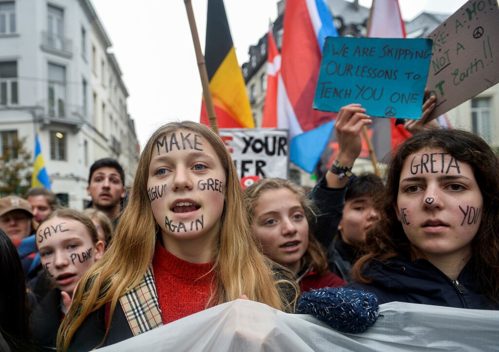 Demonstrators take part in the rally ''Europe Climate Strike'' in Brussels, Belgium, March 6, 2020. REUTERS/Johanna Geron - RC2EEF9TD6WX
