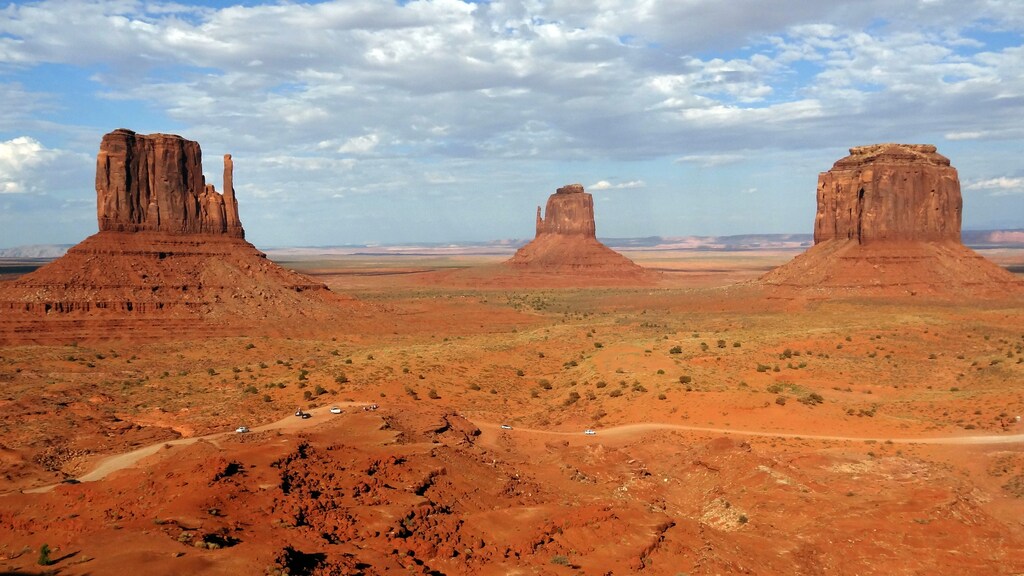 Overall view of Monument Valley Tribal Park in Utah August 14, 2012. REUTERS/Charles Platiau (UNITED STATES - Tags: CITYSPACE ENVIRONMENT) - RTR37MLX
