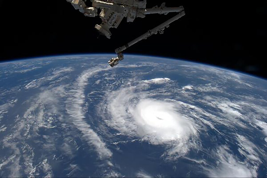 Hurricane Danny, the first hurricane of the 2015 Atlantic season, is seen in this picture by NASA astronaut Scott Kelly taken from the International Space Station August 20, 2015. REUTERS/NASA/Scott Kelly/Handout THIS IMAGE HAS BEEN SUPPLIED BY A THIRD PARTY. IT IS DISTRIBUTED, EXACTLY AS RECEIVED BY REUTERS, AS A SERVICE TO CLIENTS. FOR EDITORIAL USE ONLY. NOT FOR SALE FOR MARKETING OR ADVERTISING CAMPAIGNS - RTX1OYLO