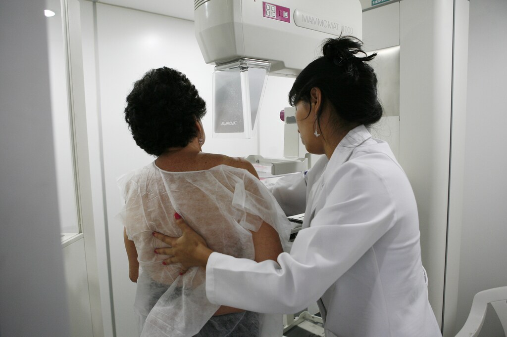 A woman undergoes a free mammogram inside Peru's first mobile unit for breast cancer detection, in Lima March 8, 2012. International Women's Day falls on March 8. REUTERS/Enrique Castro-Mendivil (PERU - Tags: HEALTH) - GM1E8390T4I01