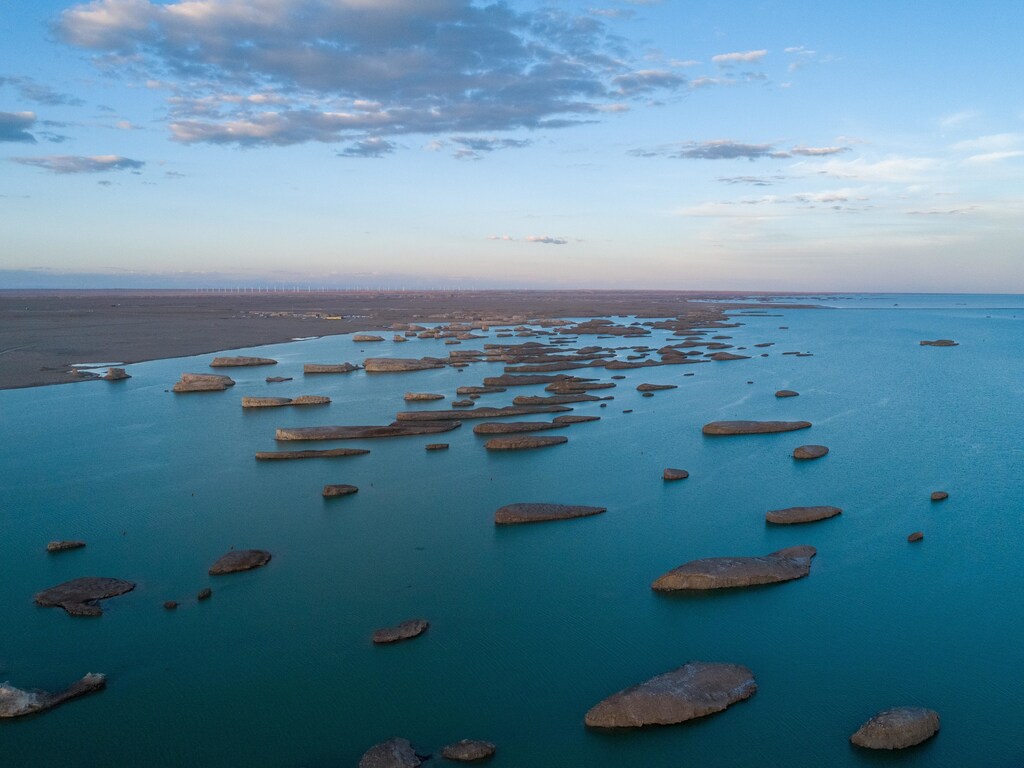 Haixi, Qinghai, China. Photo: 泽新 李 on Unsplash