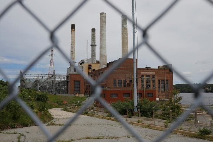 A fence closes off the closed coal-fired Somerset power plant in Somerset, Massachusetts, U.S., June 7, 2017. REUTERS/Brian Snyder