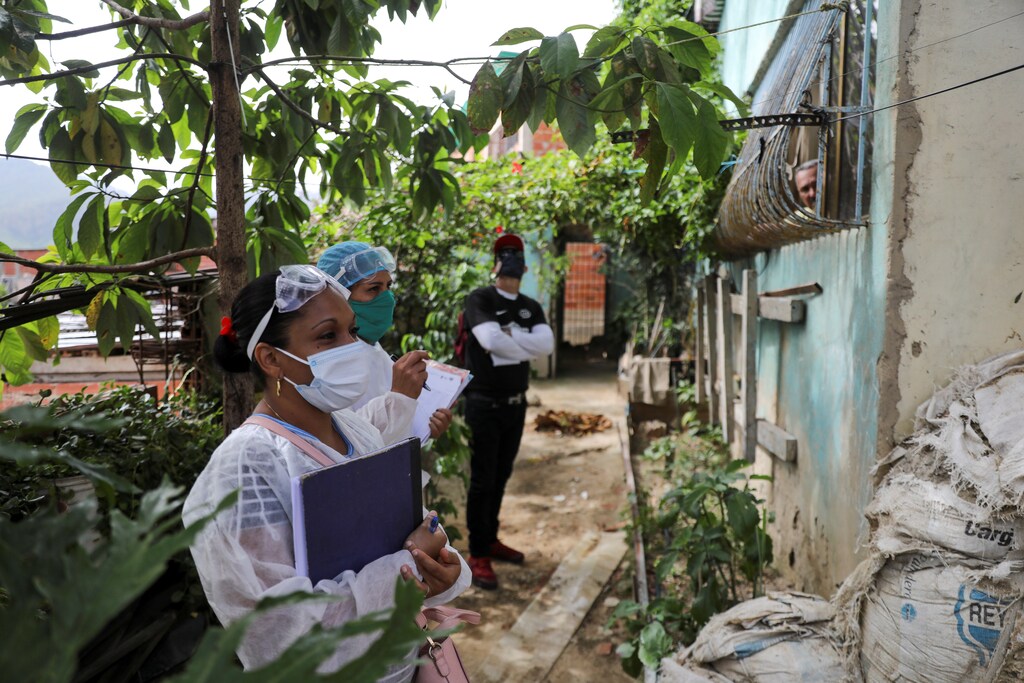 Doctors take a walking round at the low-income neighborhood of Las Mayas, as cases rise amid the coronavirus disease (COVID-19) outbreak, in Caracas, Venezuela July 14, 2020. Picture taken July 14, 2020