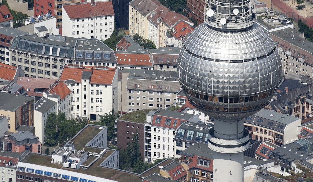 Aerial photo shows the television tower in Berlin, Germany, May 29, 2016. REUTERS/Hannibal Hanschke - LR1EC5T17Q9GU
