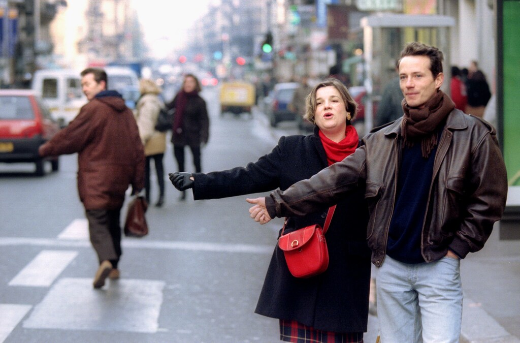 Parisian commuters try hitch-hiking to work as a nationwide transport strike entered its seventh day November 30. Unions are protestingt he french government's plans to cut welfare spending - PBEAHUNFAET
