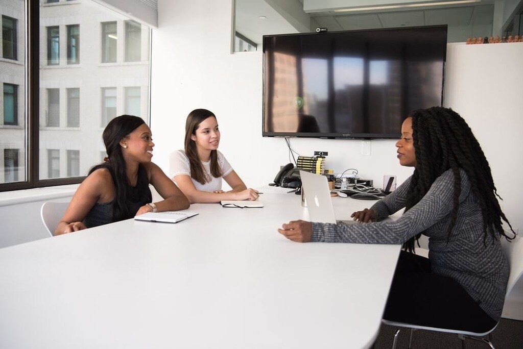 En los EE.UU., aproximadamente cuatro de cada cinco empresas de capital riesgo nunca han empleado a una mujer en un puesto de inversión de alto nivel.