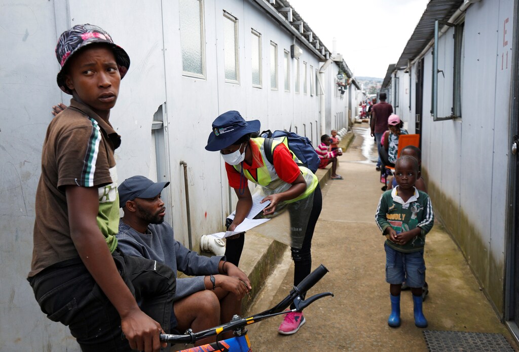 A health worker asks a resident questions during door to door screening in an attempt to contain the coronavirus disease (COVID-19) outbreak in Jika Joe informal settlement in Pietermaritzburg, South Africa, April 16, 2020. REUTERS/Rogan Ward - RC2Q5G9NVVD9