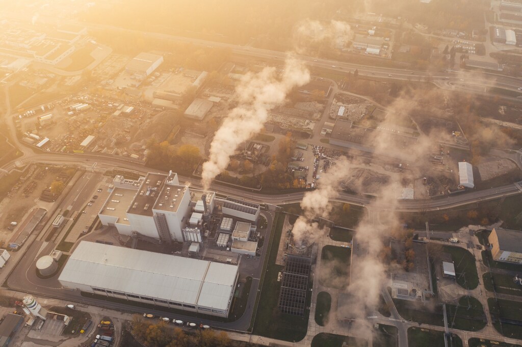 The average person now accounts for 7.4 tonnes of GHG emissions.
