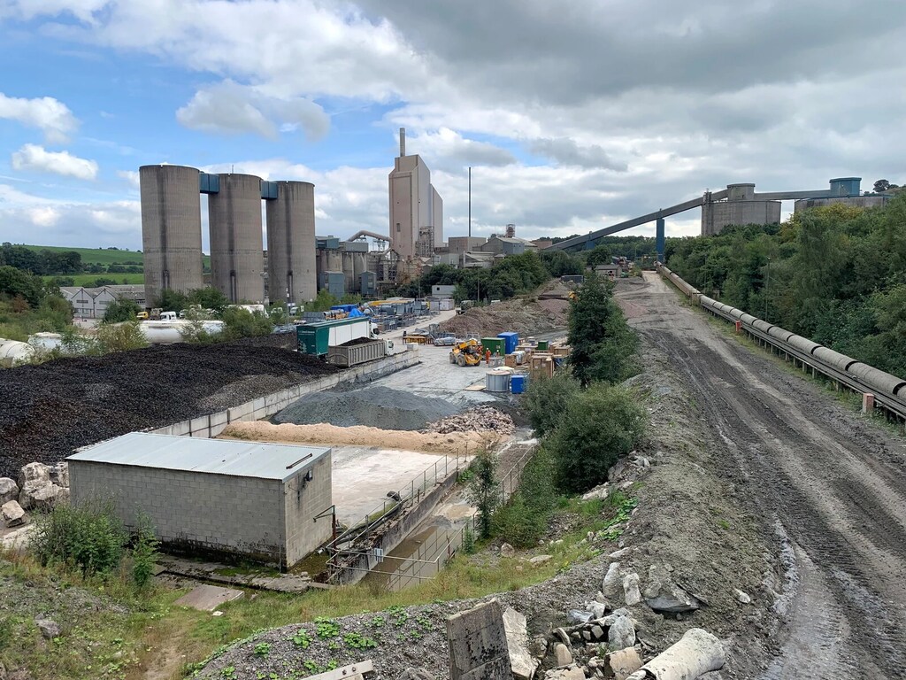 Imagen de una planta de cemento. La industria del cemento y el hormigón es una de las más contaminantes del mundo.