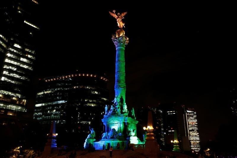 The "Angel de la Independencia" monument is seen lit in the colours of Brazil's flag in homage to 2016 Rio Olympics, in Mexico City, Mexico, August 4, 2016. REUTERS/Ginnette Riquelme - S1BETTPQZDAA