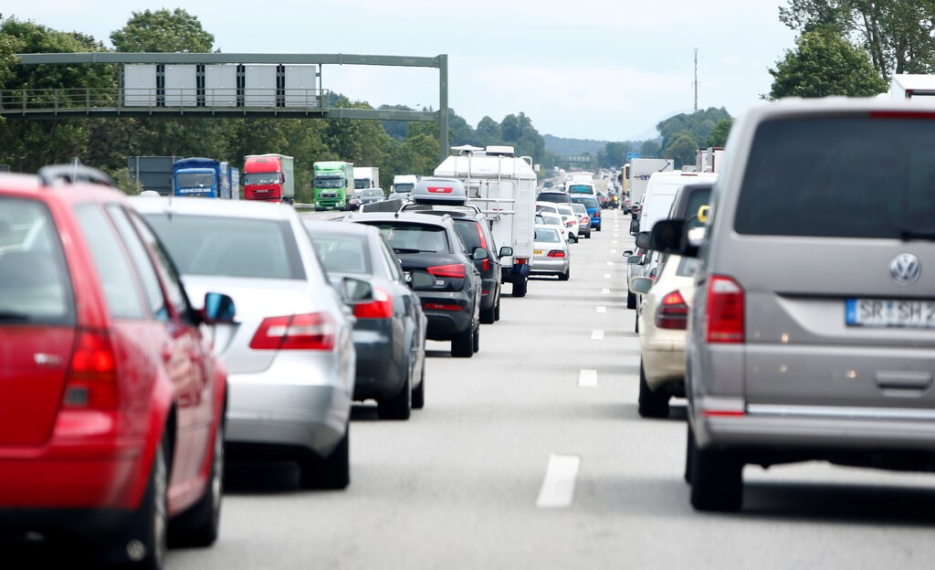 Cars and trucks are stuck in a traffic jam near Irschenberg, Germany July 28, 2017. REUTERS/Michaela Rehle - RC17605E16B0
