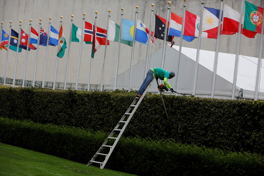 A worker trims hedges outside the United Nations Headquarters in New York City, U.S., August 29, 2017 REUTERS/Andrew Kelly - RC15F3B5B210