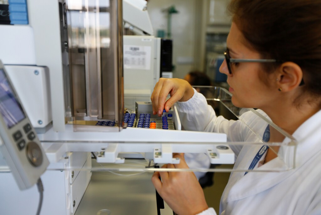 A woman works at the Brazilian Laboratory of Doping Control during its inauguration before the 2016 Rio Olympics in Rio de Janeiro, Brazil, May 9, 2016. REUTERS/Ricardo Moraes - S1BETDCNAGAA