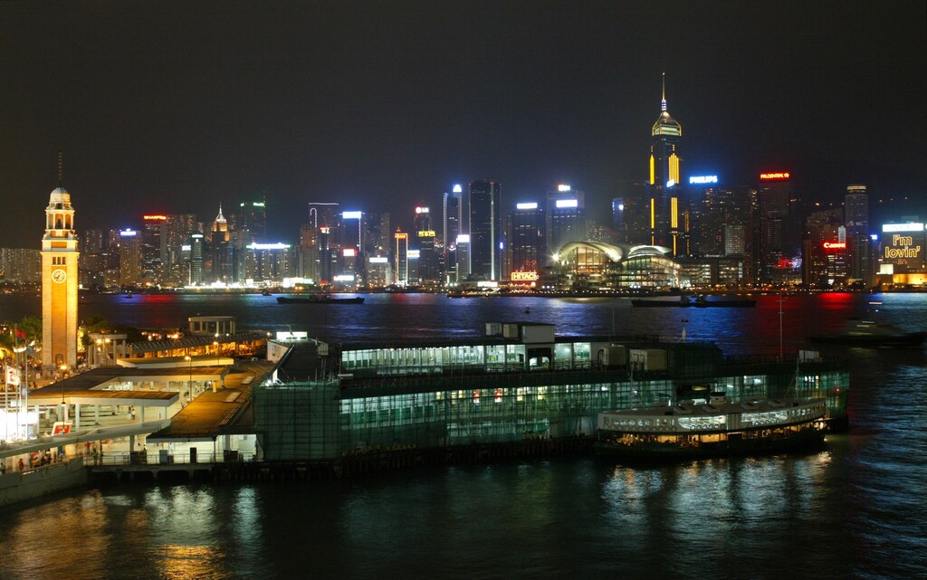 An evening view of Hong Kong's Victoria Harbour October 5, 2003. A Hong Kongcourt ruled on October 6 that the government could proceed with a massivereclamation project which critics say will destroy the territory's famousharbour. Picture taken October 5, 2003. NO RIGHTS CLEARANCES OR PERMISSIONS ARE REQUIRED FOR THIS IMAGE REUTERS/Bobby YipPP03100126BY/TW - RP4DRIFSCXAE