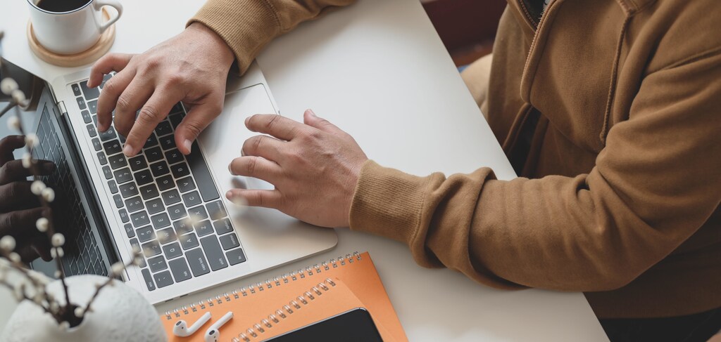 Muchas compañías han optado por mitigar el riesgo recurriendo al trabajo remoto o trabajo desde el hogar para evitar que los empleados sufran y propaguen el virus.