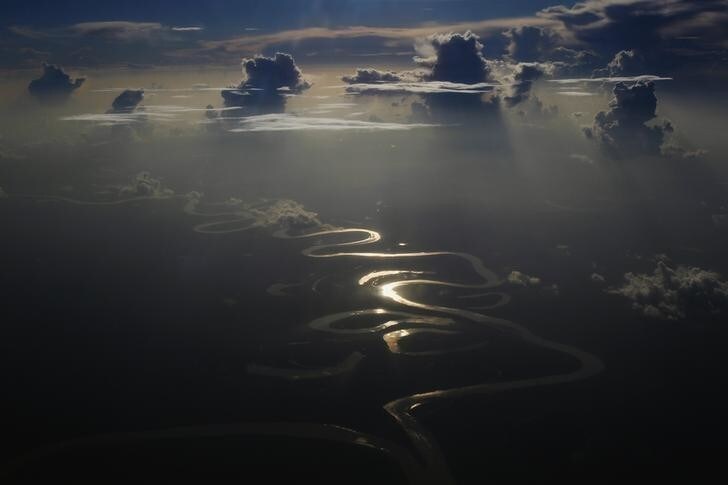 Aerial view of a river in Peru's Amazon region of Loreto, September 29, 2014. REUTERS/Enrique Castro-Mendivil (PERU - Tags: ENVIRONMENT TPX IMAGES OF THE DAY)
