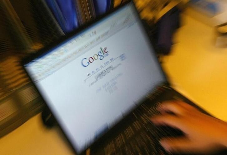 A laptop screen shows the homepage of Google.cn. in Beijing June 8, 2006. China's Web surfers have complained of problems opening Google Inc.'s main search engine Web site in the latest bout of Internet access problems afflicting foreign Internet sites. REUTERS/Jason Lee (CHINA)