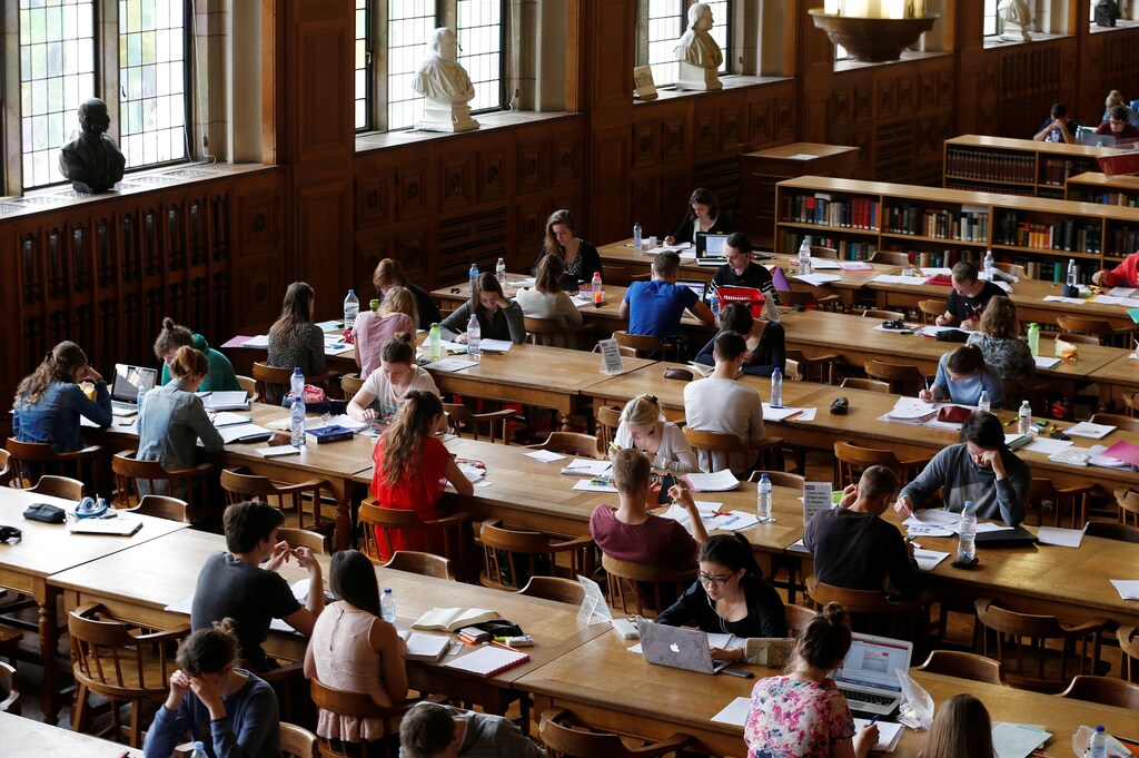 Students sit in the library of the university KU Leuven "Katholieke Universiteit Leuven" in Leuven, Belgium, June 8, 2016. REUTERS/Francois Lenoir/File Photo - RTX2G3MD