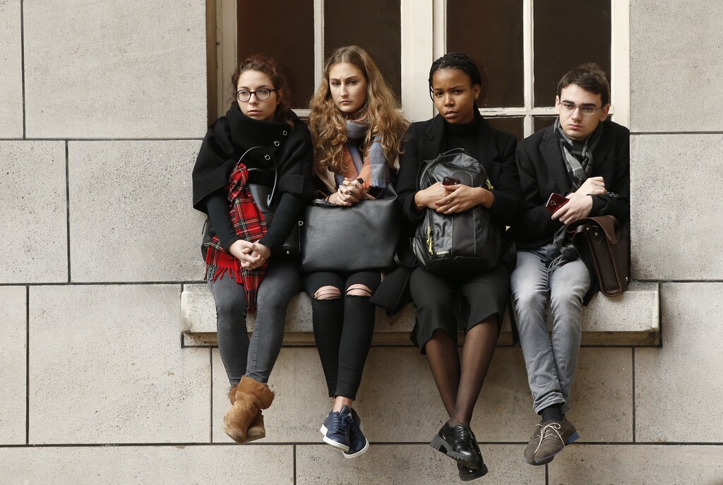 Students observe a minute of silence with French President Francois Hollande, Education Minister Najat Vallaud-Belkacem, and French Prime Minister Manuel Valls (unseen) at the Sorbonne University in Paris to pay tribute to victims of Friday's Paris attacks, France, November 16, 2015. REUTERS/Guillaume Horcajuelo/Pool - RTS7BUF