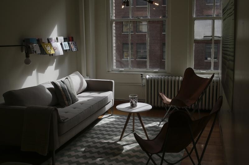 The interior of a Breather room rental location is seen in New York March 5, 2014. At a flat rate of $25 an hour, rooms can be reserved for 30 minutes, half an hour or the entire day. All of the rooms offer free Wi-Fi, couches, desks to relax in or get some work done. Breather currently has locations in Montreal and New York.REUTERS/Shannon Stapleton (UNITED STATES - Tags: BUSINESS SOCIETY) - GM1EA360D2P01