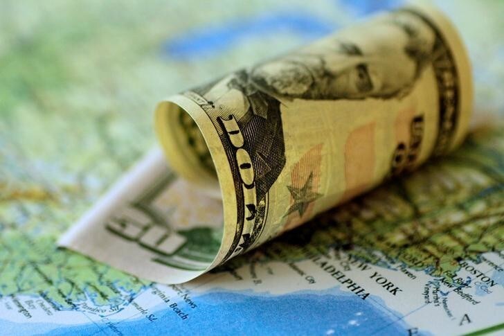 A U.S. Dollar note is seen in this June 22, 2017 illustration photo. REUTERS/Thomas White/Illustration