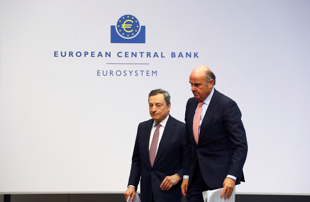 European Central Bank (ECB) President Mario Draghi and Vice-President Luis de Guindos leave a news conference at the ECB headquarters in Frankfurt, Germany, July 25, 2019. REUTERS/Ralph Orlowski - RC122CC22660