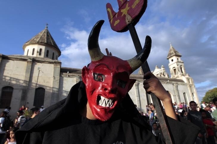 A dancer wearing a devil mask takes part in the IX International Festival of Poetry in Granada city, about 45 km (28 miles) south of Managua, February 20, 2013. About 300 poets from around the world along with Nicaraguans participated in the IX international poetry festival dedicated to Nicaraguan poet Ernesto Cardenal who won the Queen Sofia Prize of 2012. REUTERS/Oswaldo Rivas (NICARAGUA - Tags: SOCIETY TPX IMAGES OF THE DAY)