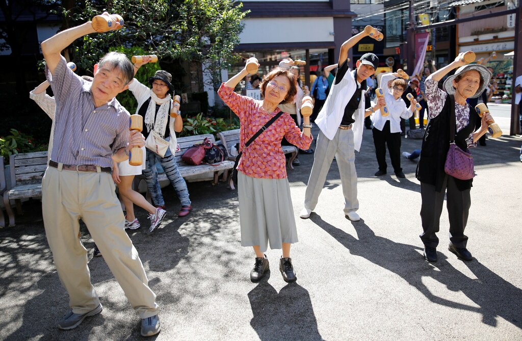 Alzheimer Dementia Elderly middle-aged people exercise