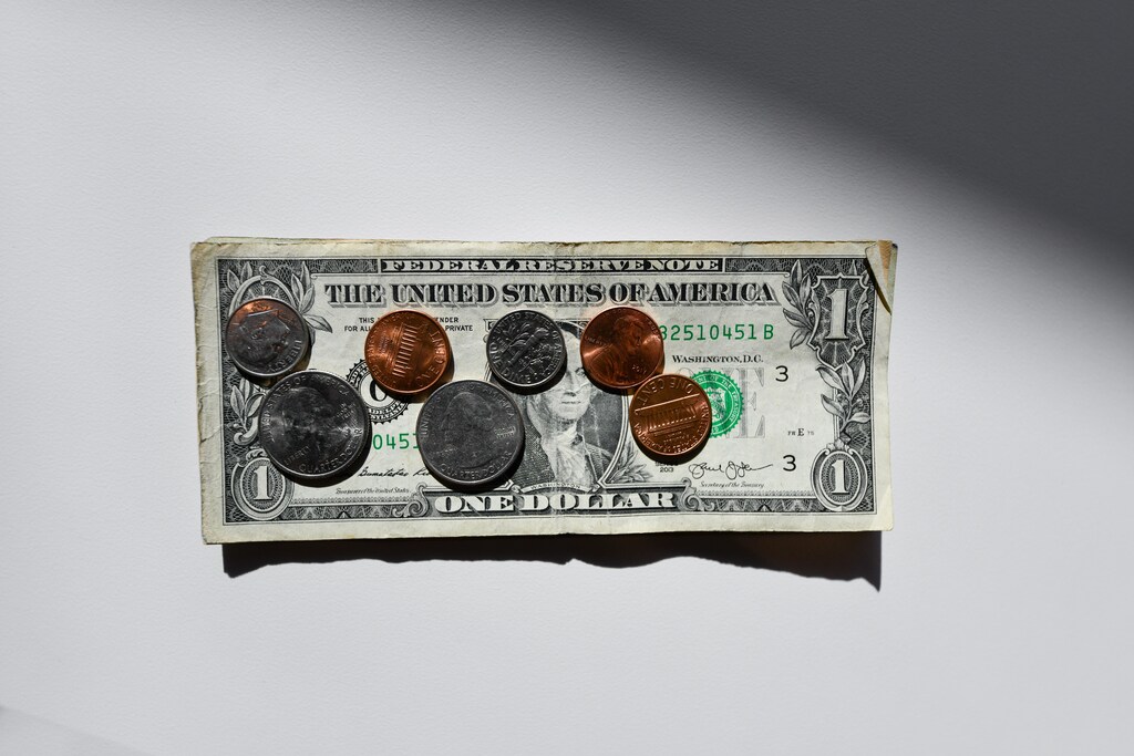 United States bank note and coins