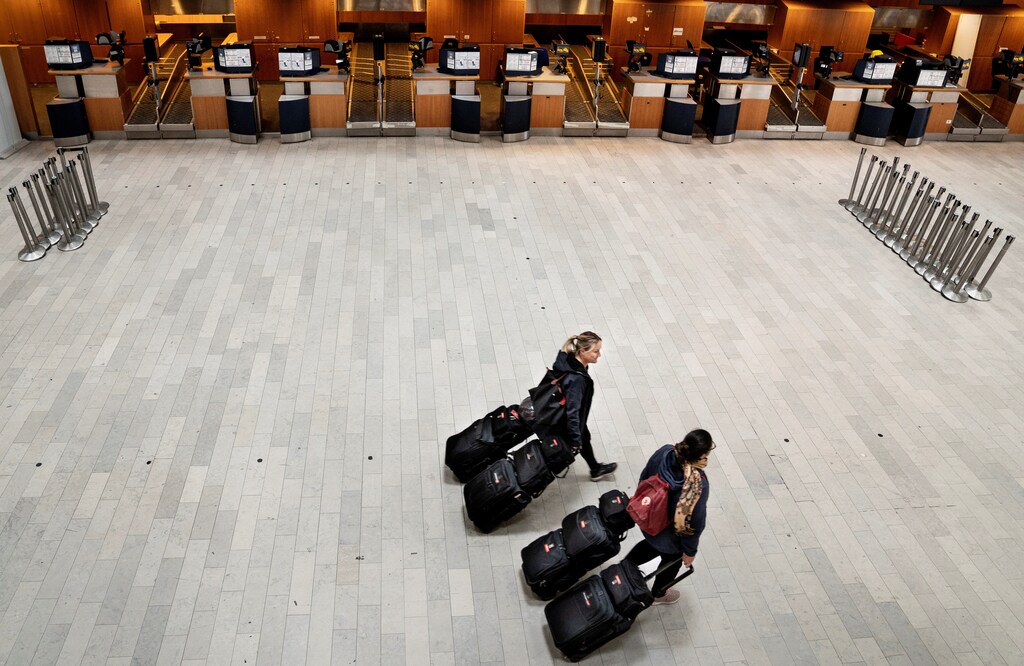 Una vista de un aeropuerto de Copenhague casi vacío, donde normalmente hay 83.000 viajeros al día, durante el brote de la enfermedad coronavirus (COVID-19), en Copenhague, Dinamarca, el 15 de mayo de 2020.