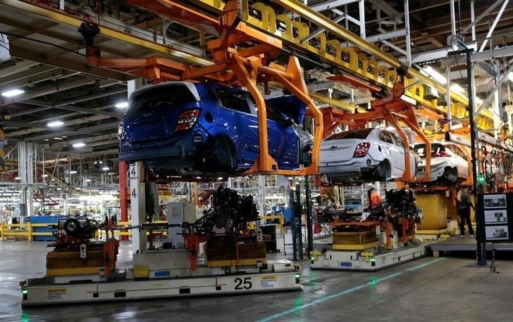 Given the wider use of automation and artificial intelligence, we expect a 55% jump in demand for all types of technological skills, from basic digital knowledge to advanced skills like programming.