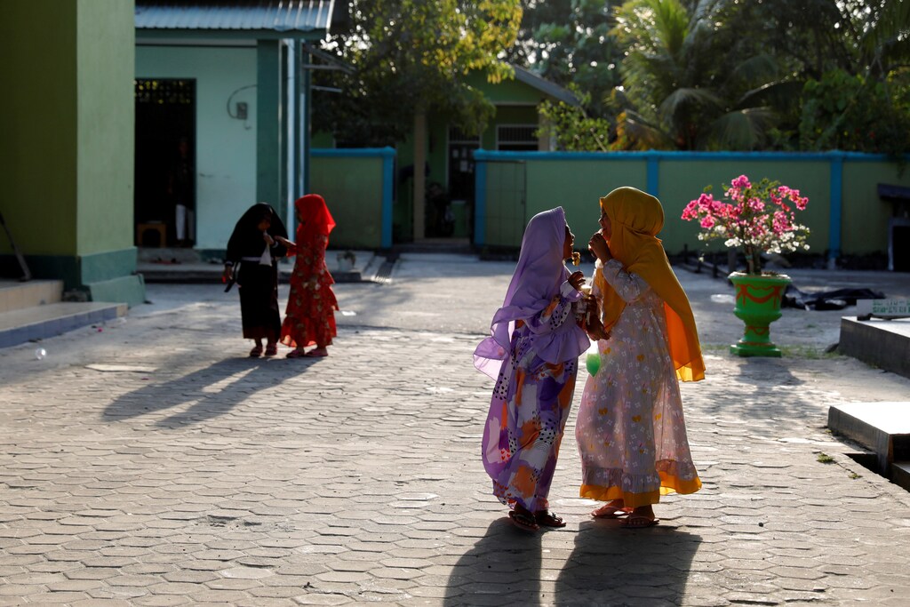 Muslim children react as they play outside a mosque in North Penajam Paser regency, East Kalimantan province, Indonesia, August 28, 2019. Picture taken August 28, 2019. REUTERS/Willy Kurniawan TPX IMAGES OF THE DAY - RC1808A390B0