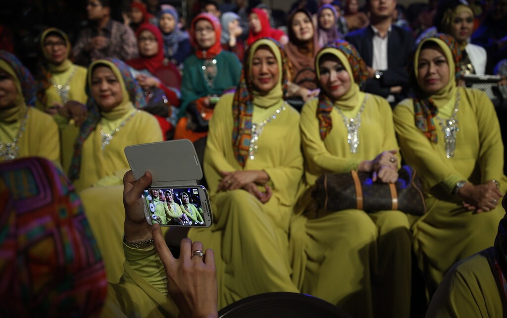 Members of the audience pose for a photo during the third Annual Award of World Muslimah in Jakarta September 18, 2013.